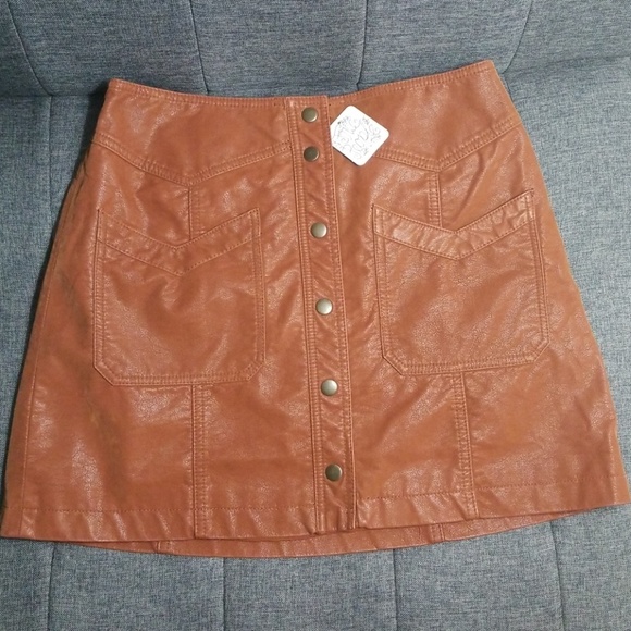 Free People Dresses & Skirts - NWT Free People sz 8 Bronze Suede mini skirt